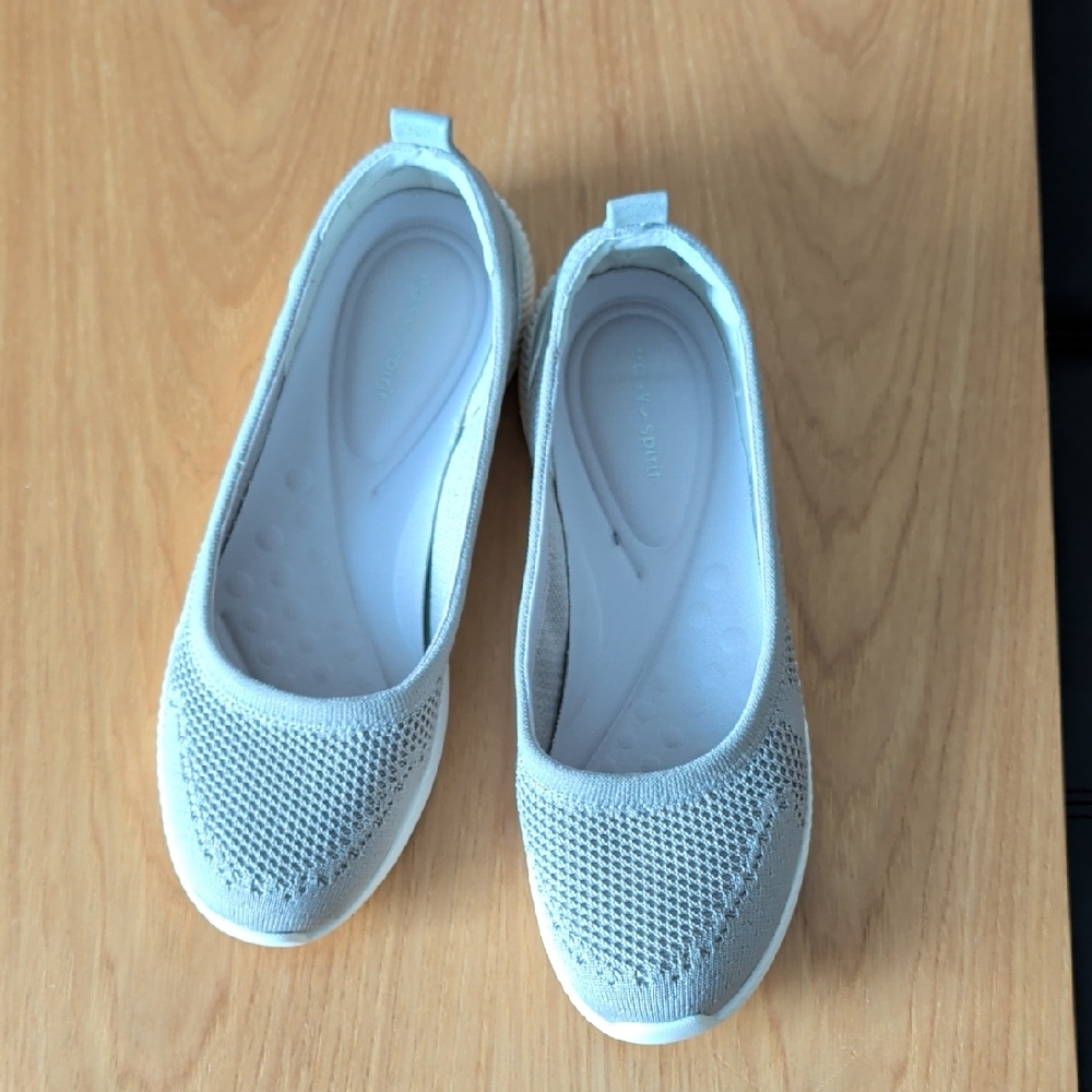 Easy Spirit Light Gray Knit Flats